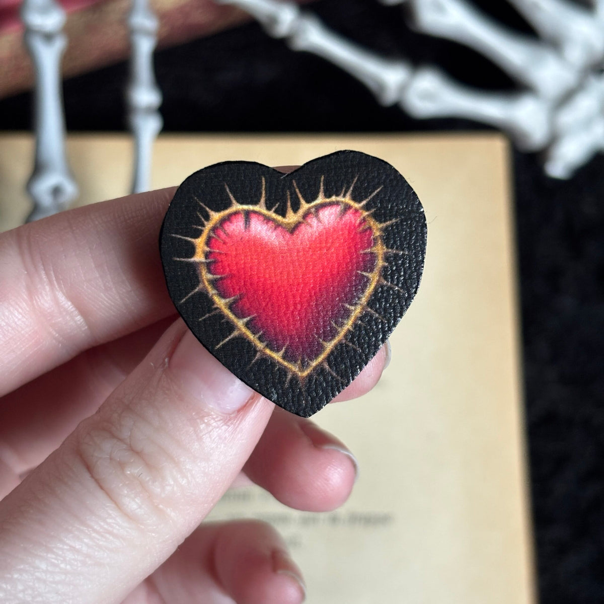 Pins. Intouchable