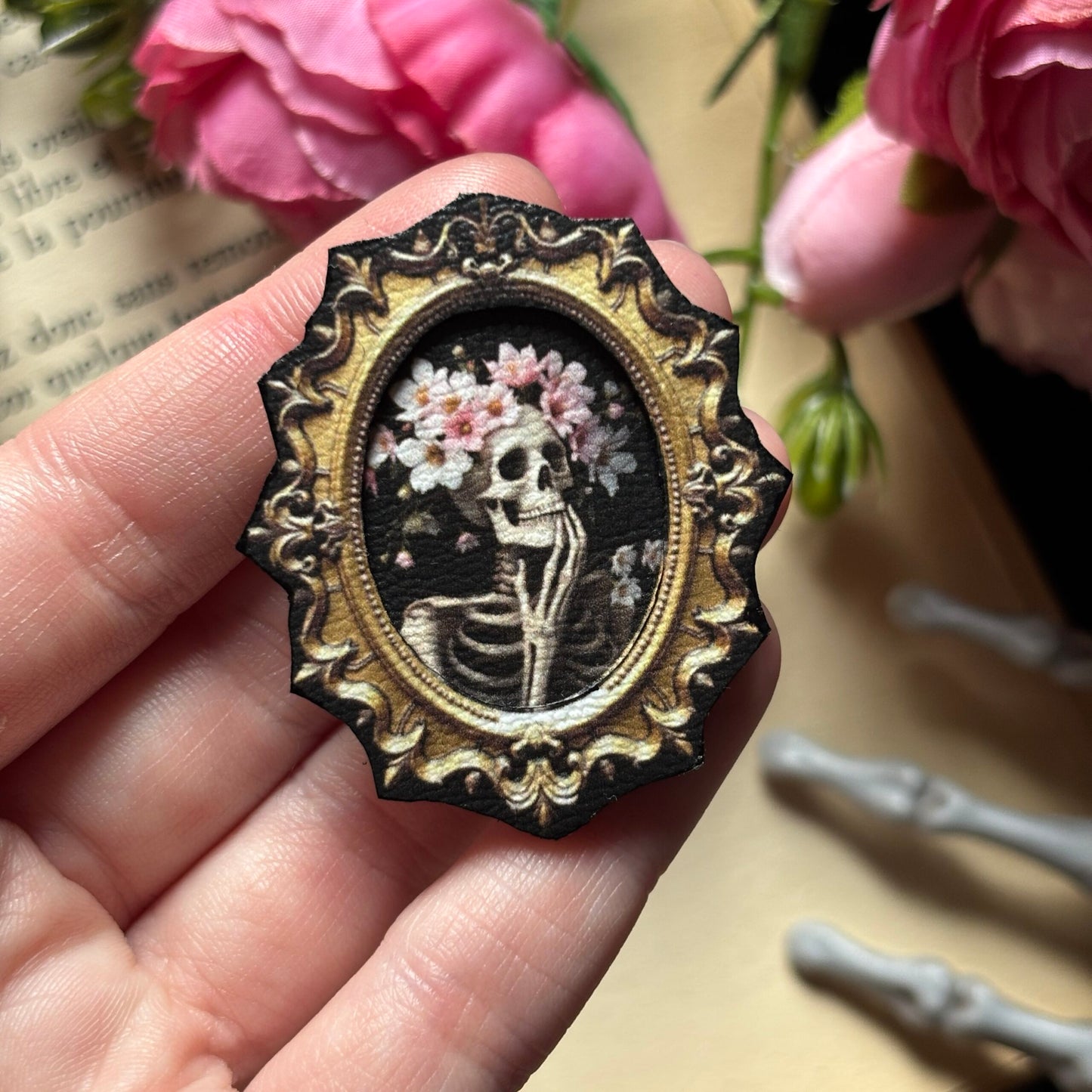 Broche. Dernières fleurs pour une lady