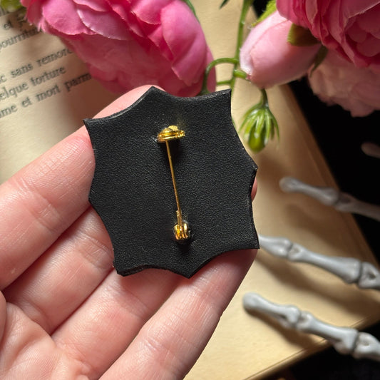 Broche. Un Printemps à t’attendre