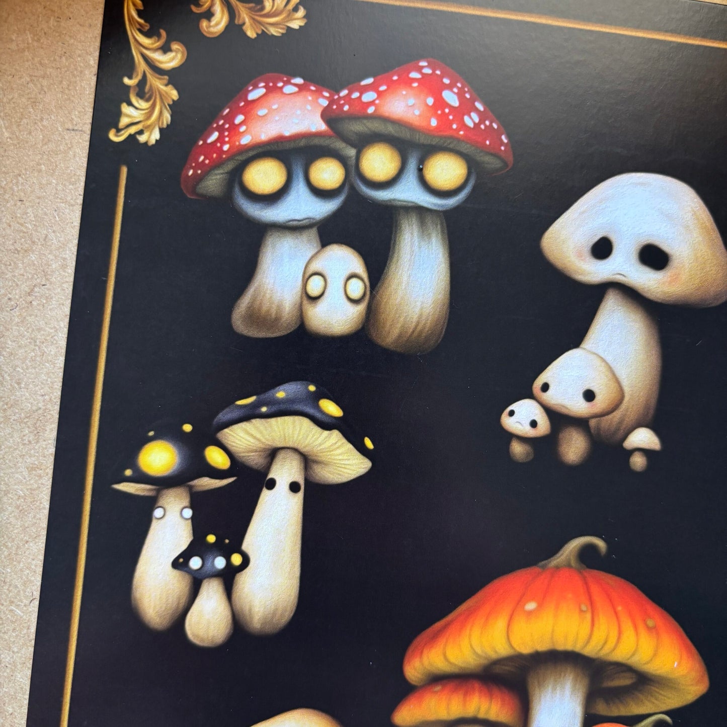 Champignons Curieux. Planche Illustrée, Forêt Sombre Enchantée. Impression A4