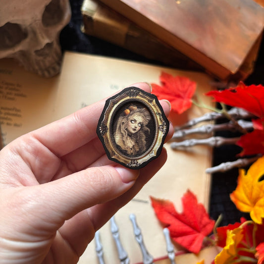 Broche. La Sorcière de Samhain