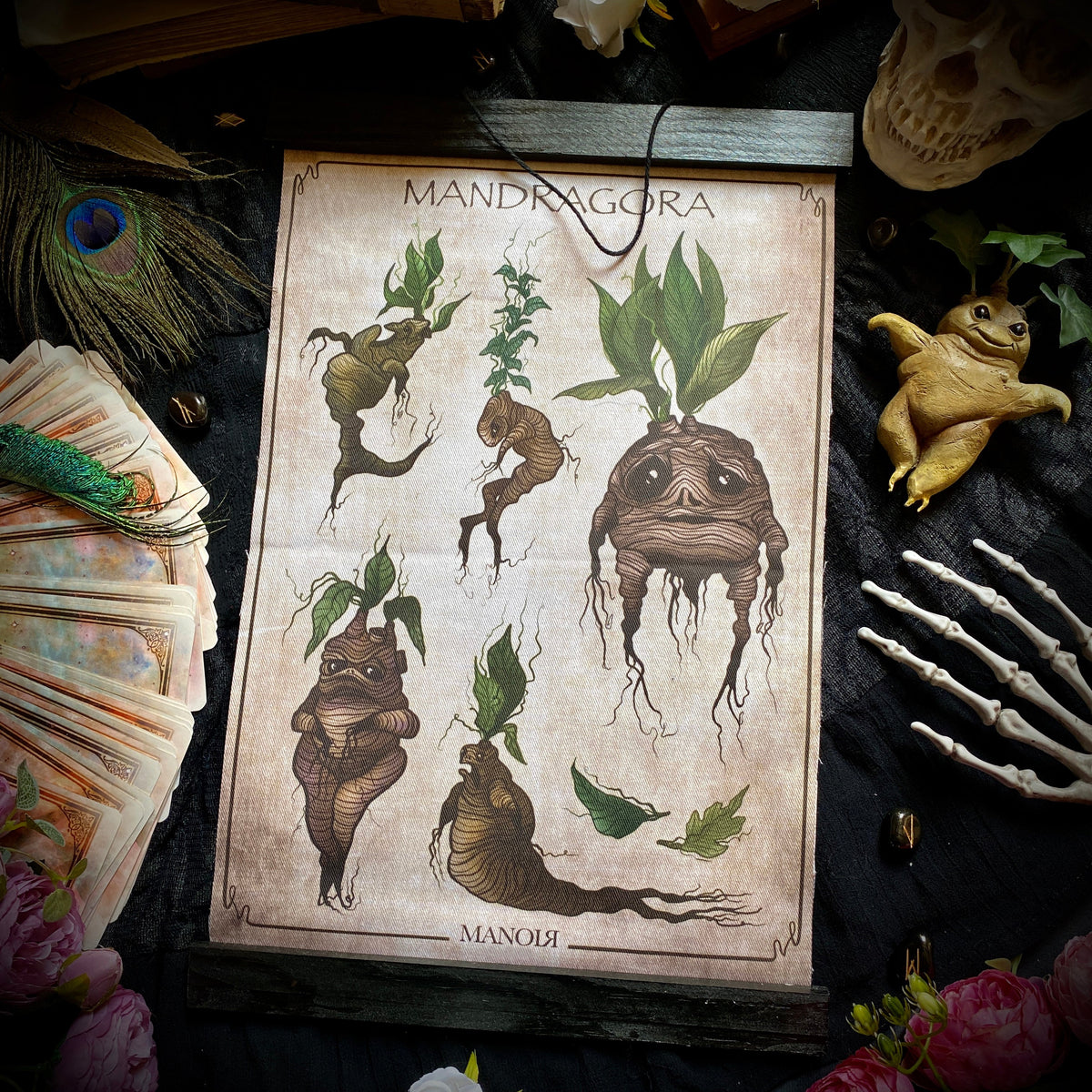 Mandragora. Poster en tissu et bois de pin. Largeur 28 cm