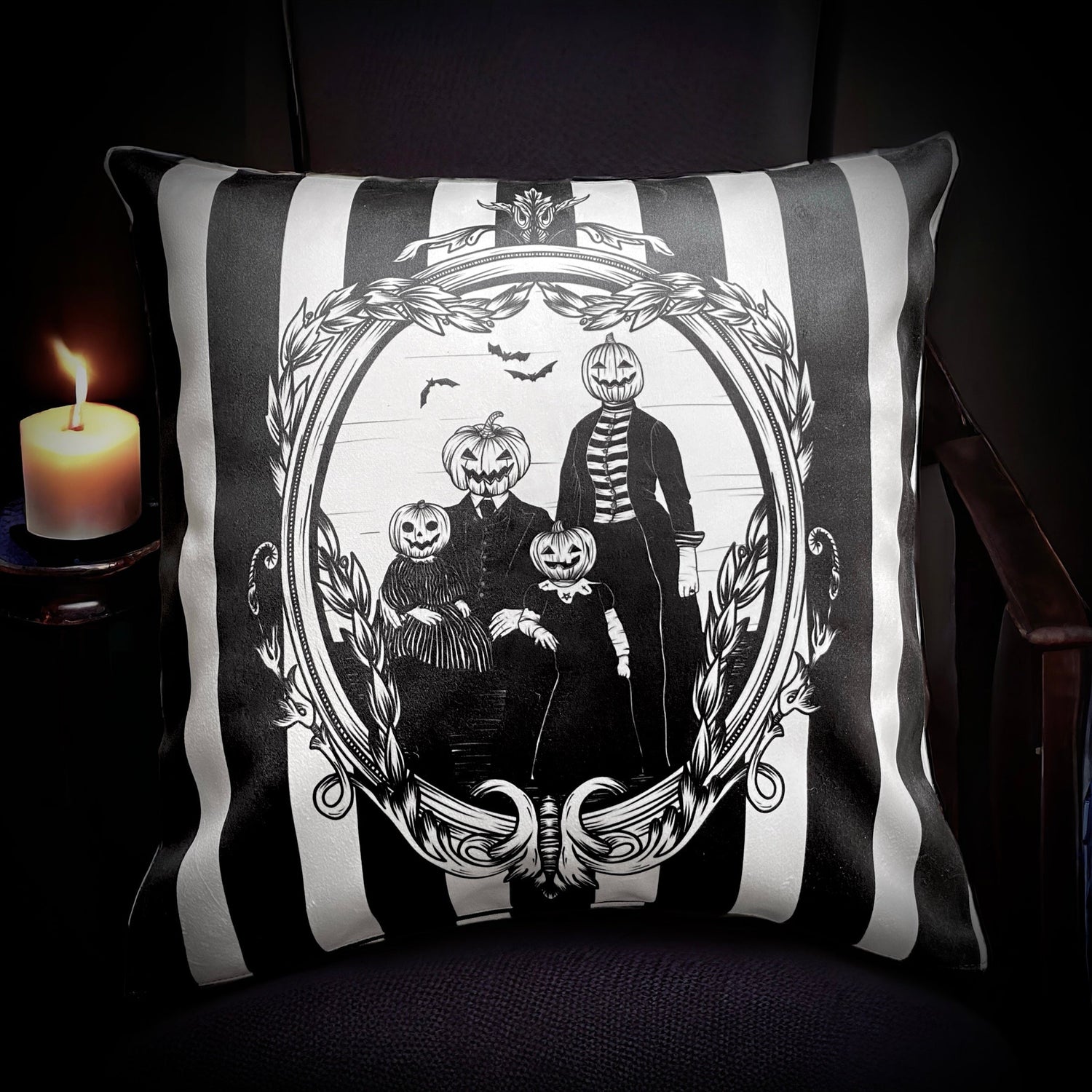 Family Portrait. Housse de coussin