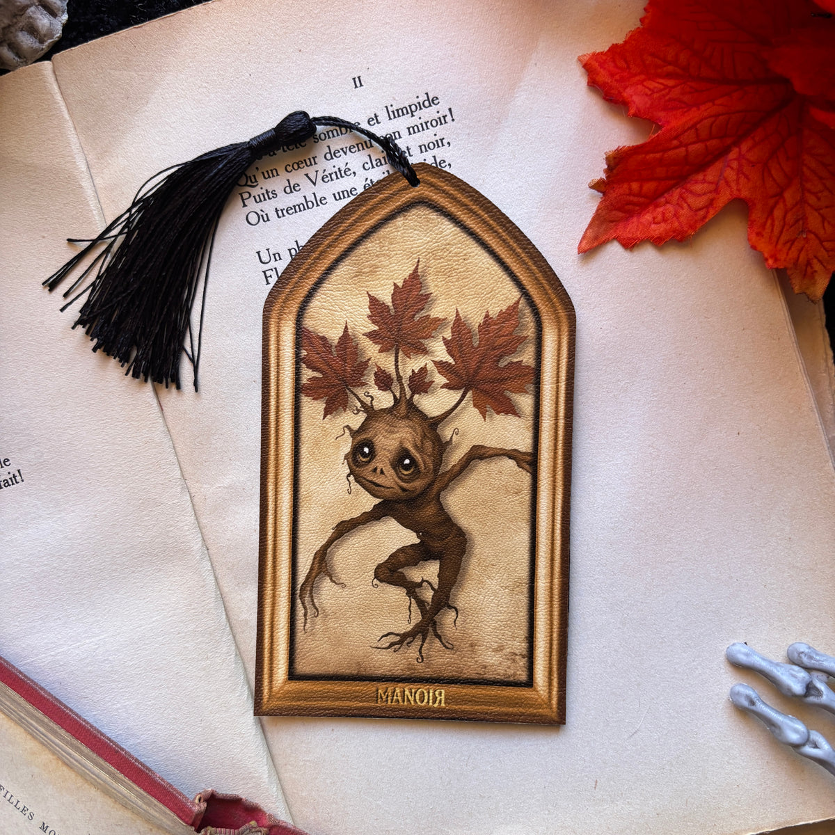 Marque Page/Decoration Esprit de la Forêt d'érable. Simili cuir illustré
