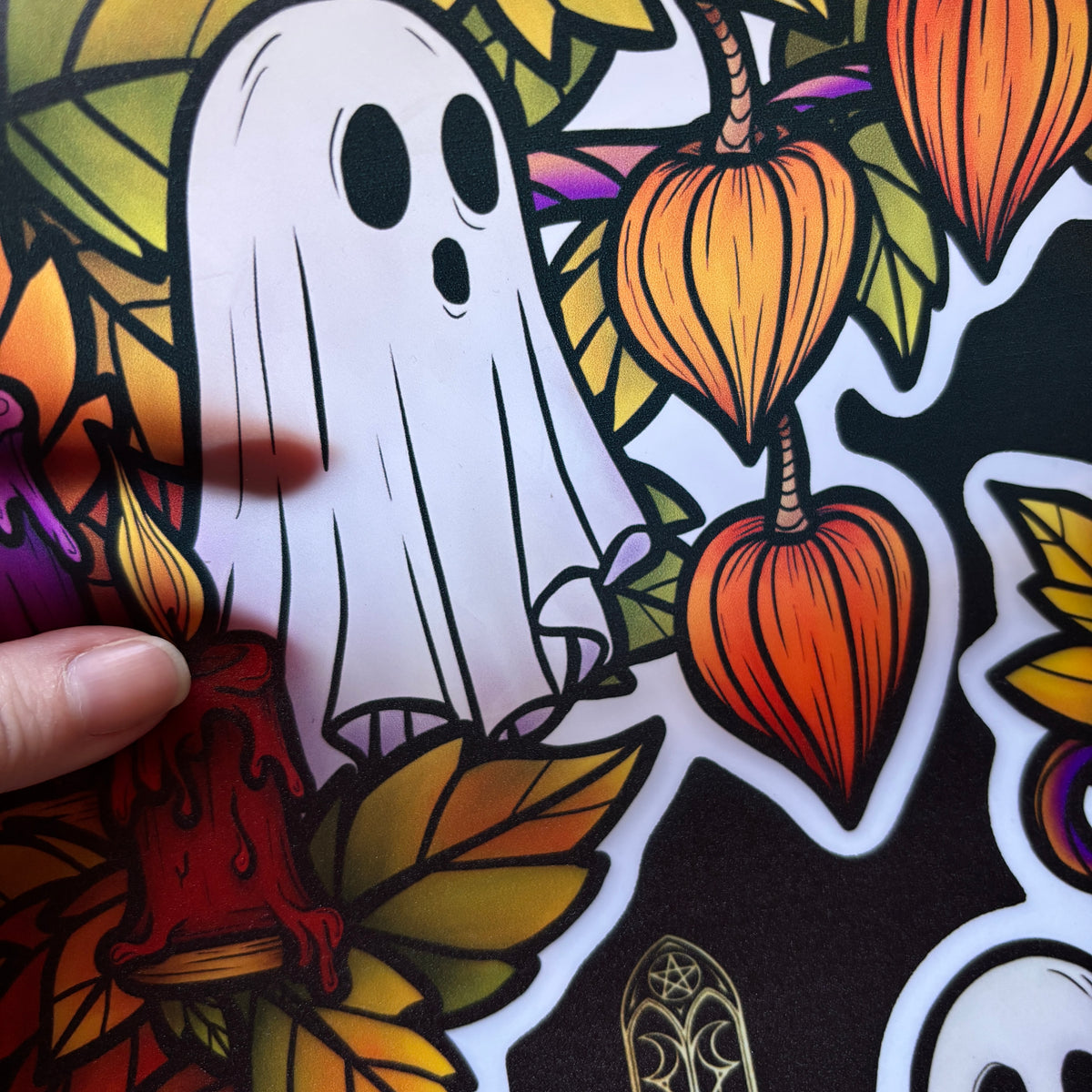 Fantômes de l’automne. Stickers fenêtre vitrail. Décoration repositionnable à découper