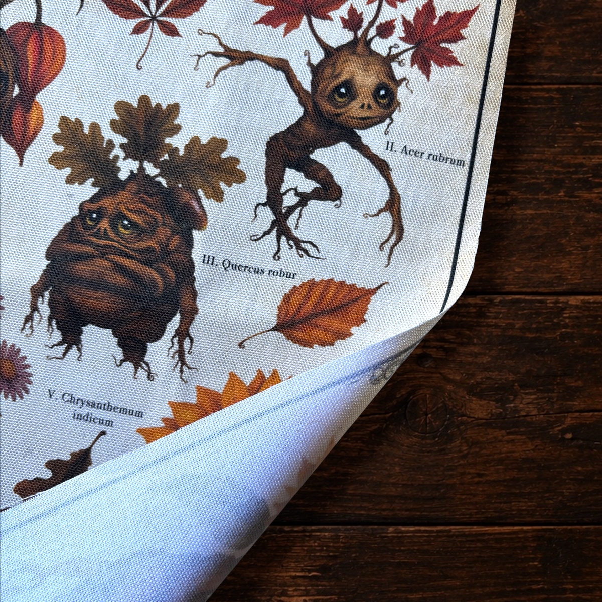 Poster tissu Mandragores d’Automne. Décoration murale botanique dark academia. Largeur 28 cm