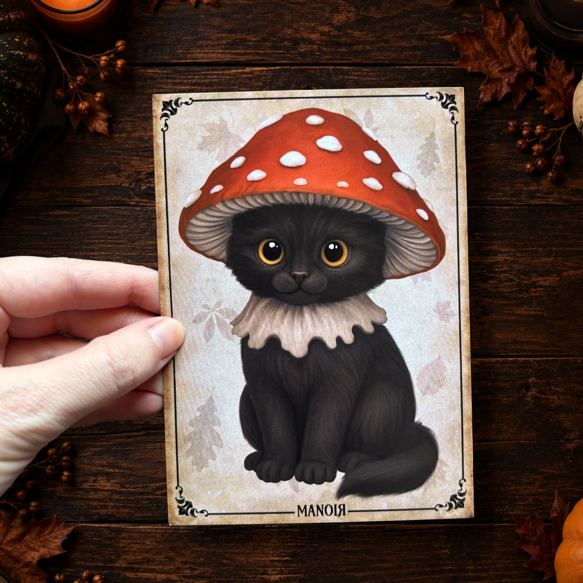 Carte postale Chat Amanite. Illustration automnale