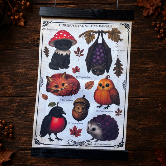 Poster tissu Curieuse Faune Automnale. Décoration murale botanique dark academia. Largeur 28 cm