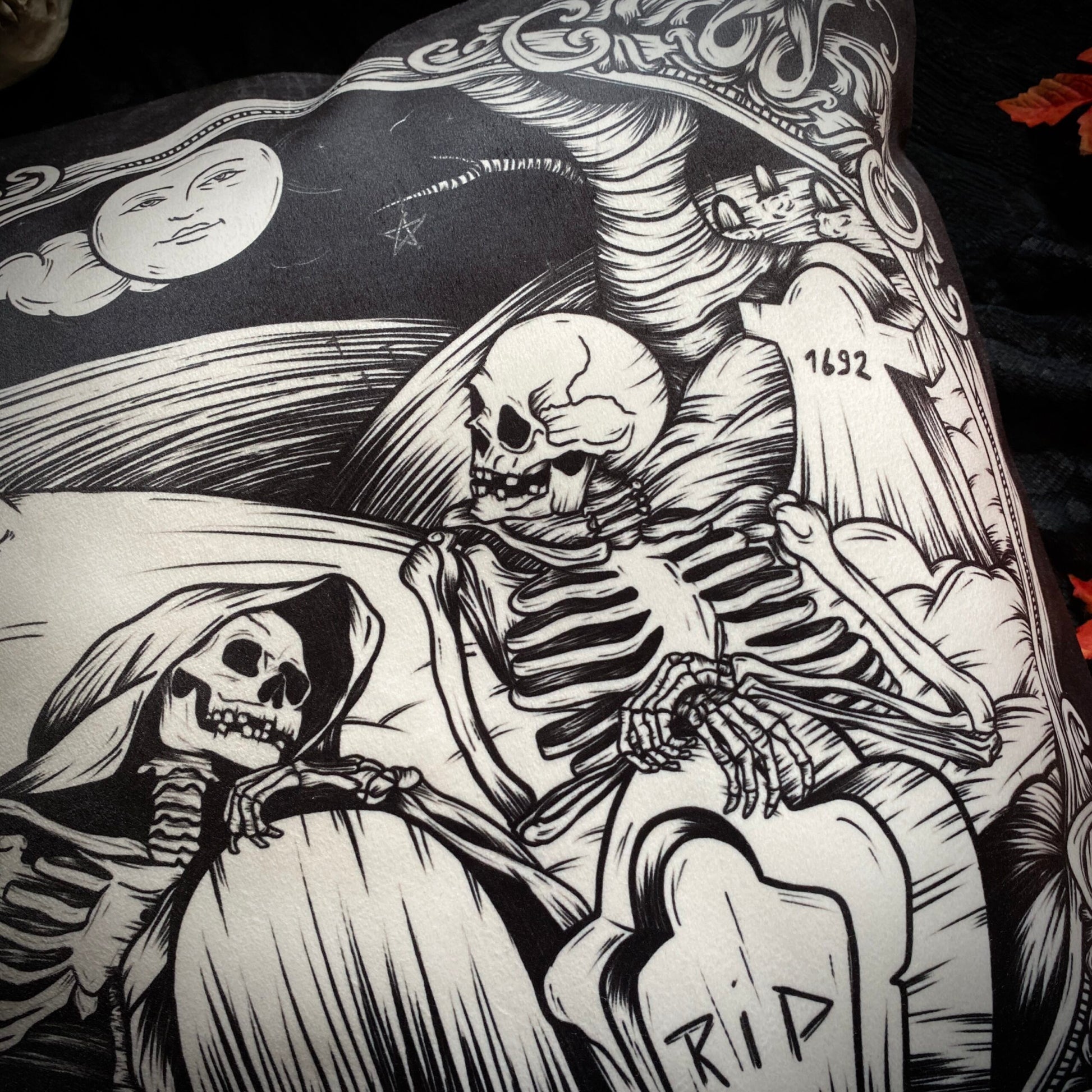 Le Cimetière. Housse de coussin