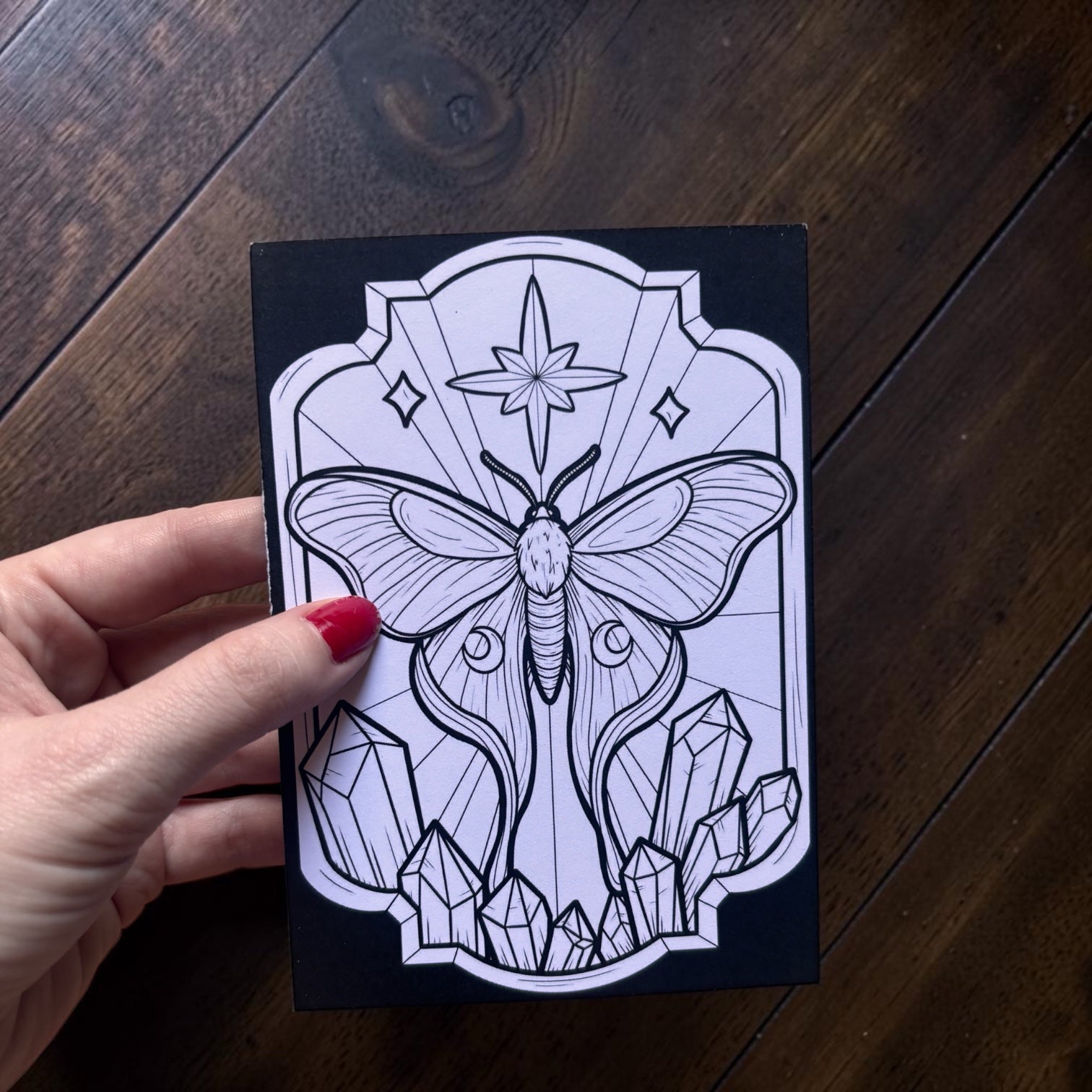 Carte postale à colorier. Papillon de nuit gothique. Illustration gothique à personnaliser. Format A6