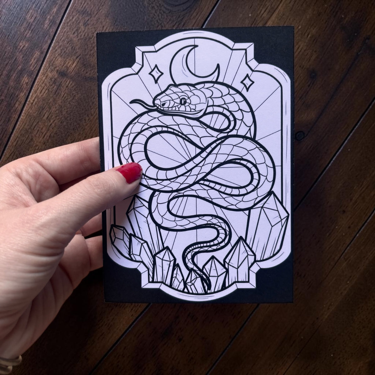 Carte postale à colorier. Serpent gothique. Illustration gothique à personnaliser. Format A6