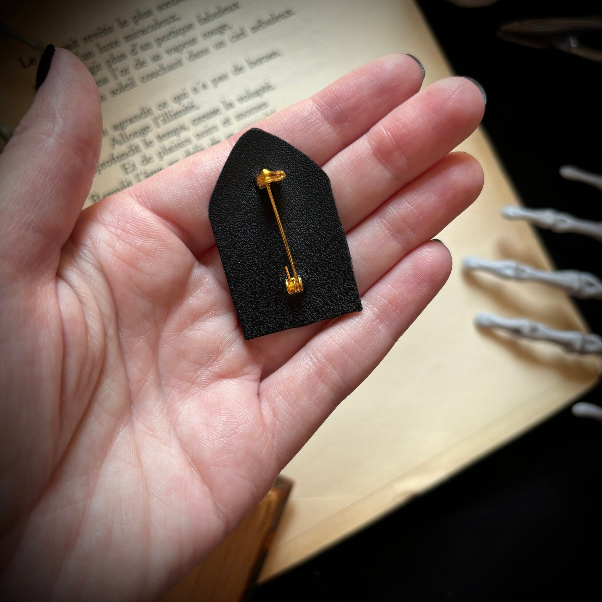 Broche. La Lectrice