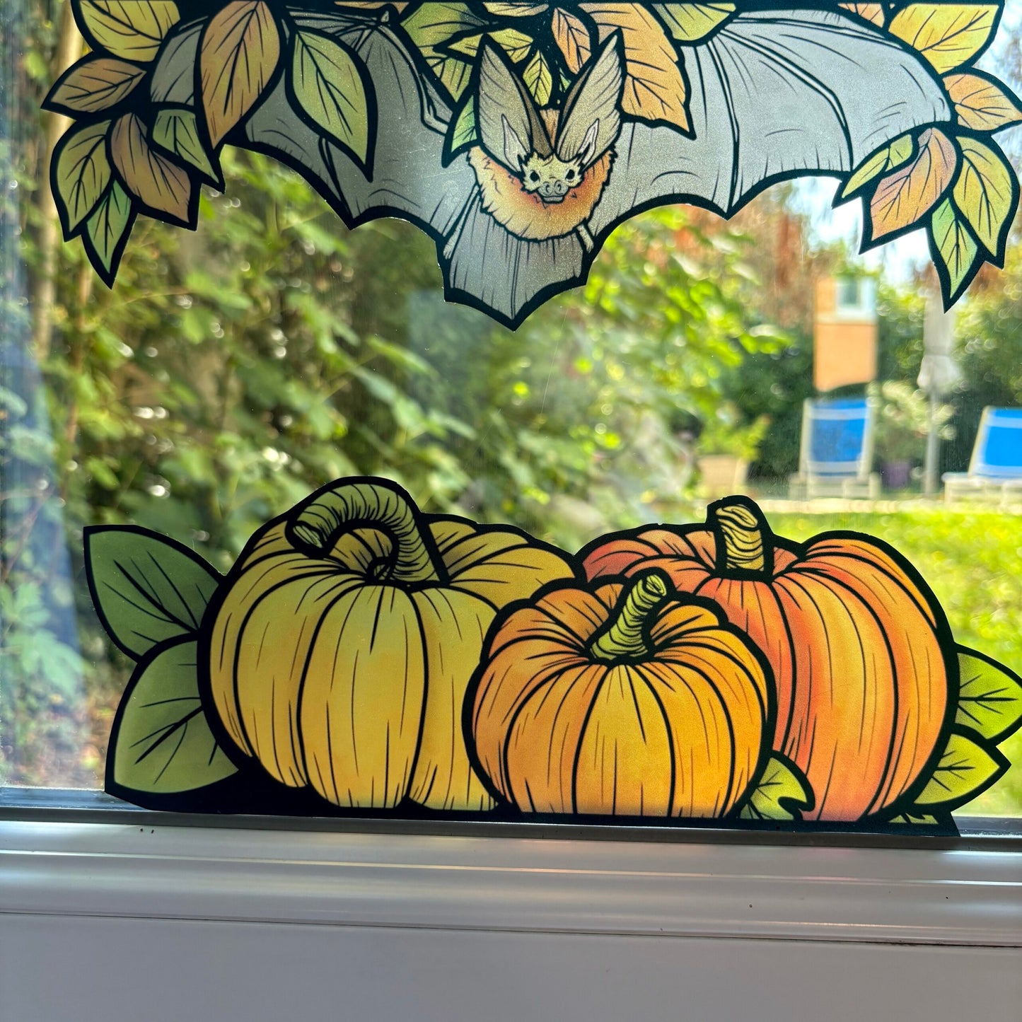 La dévoreuse de citrouilles. Stickers repositionnables. A4 à découper.