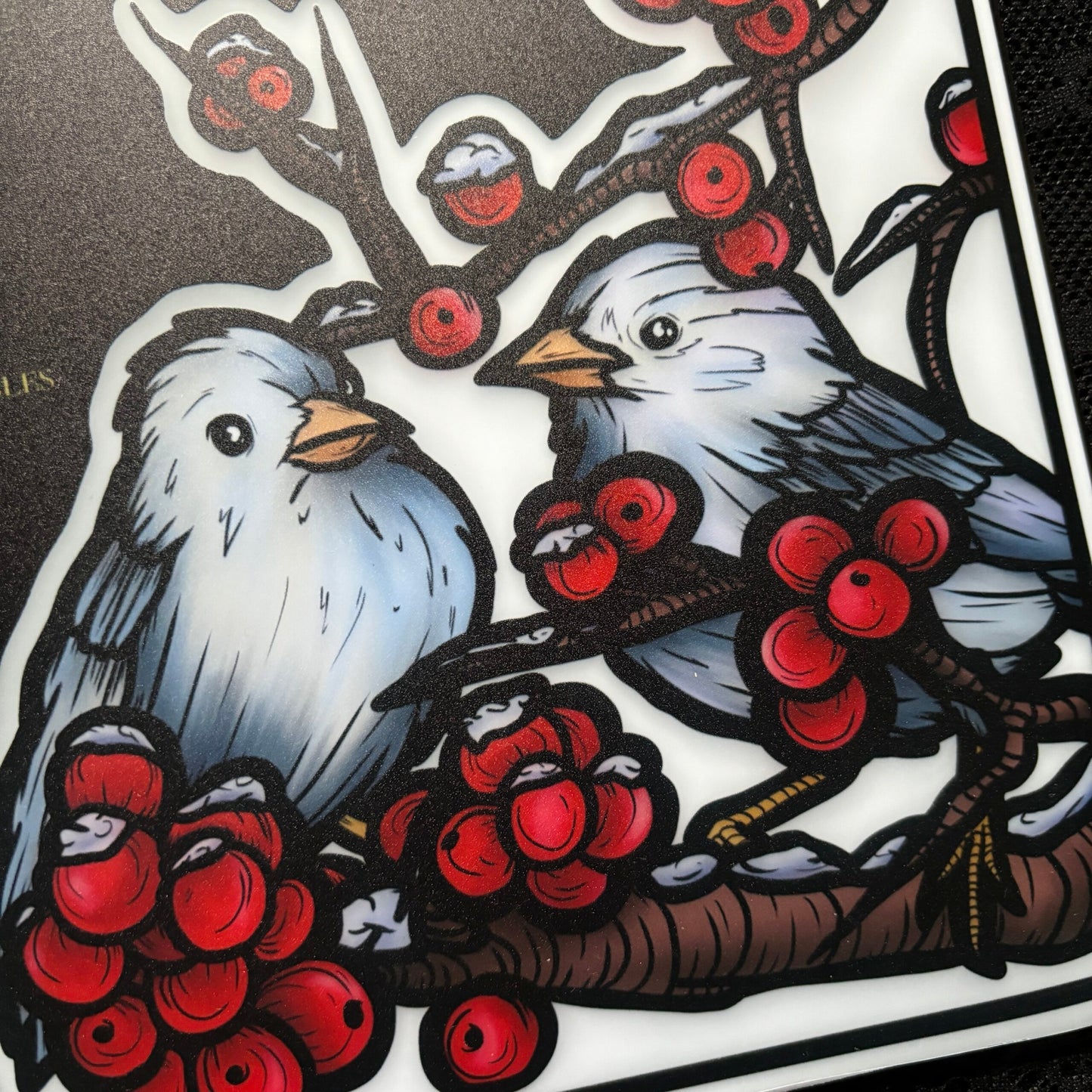 Un chant dans la neige. Stickers repositionnables. A4 à découper. Oiseaux d’hiver et branches de baies rouges