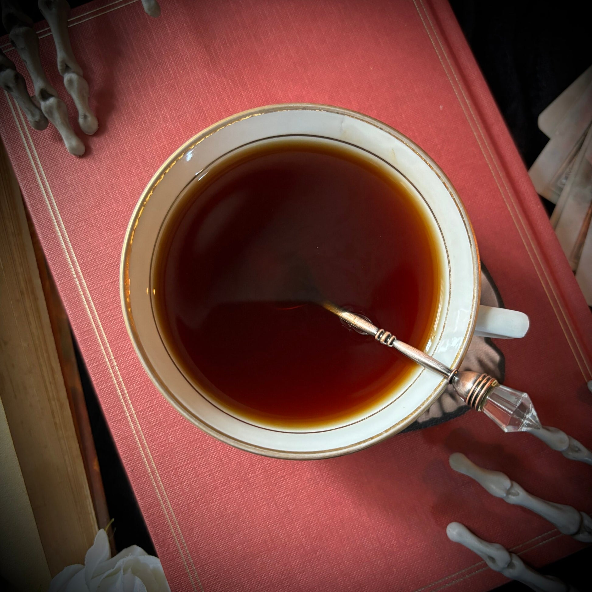 Sous tasse. Memento Mori.