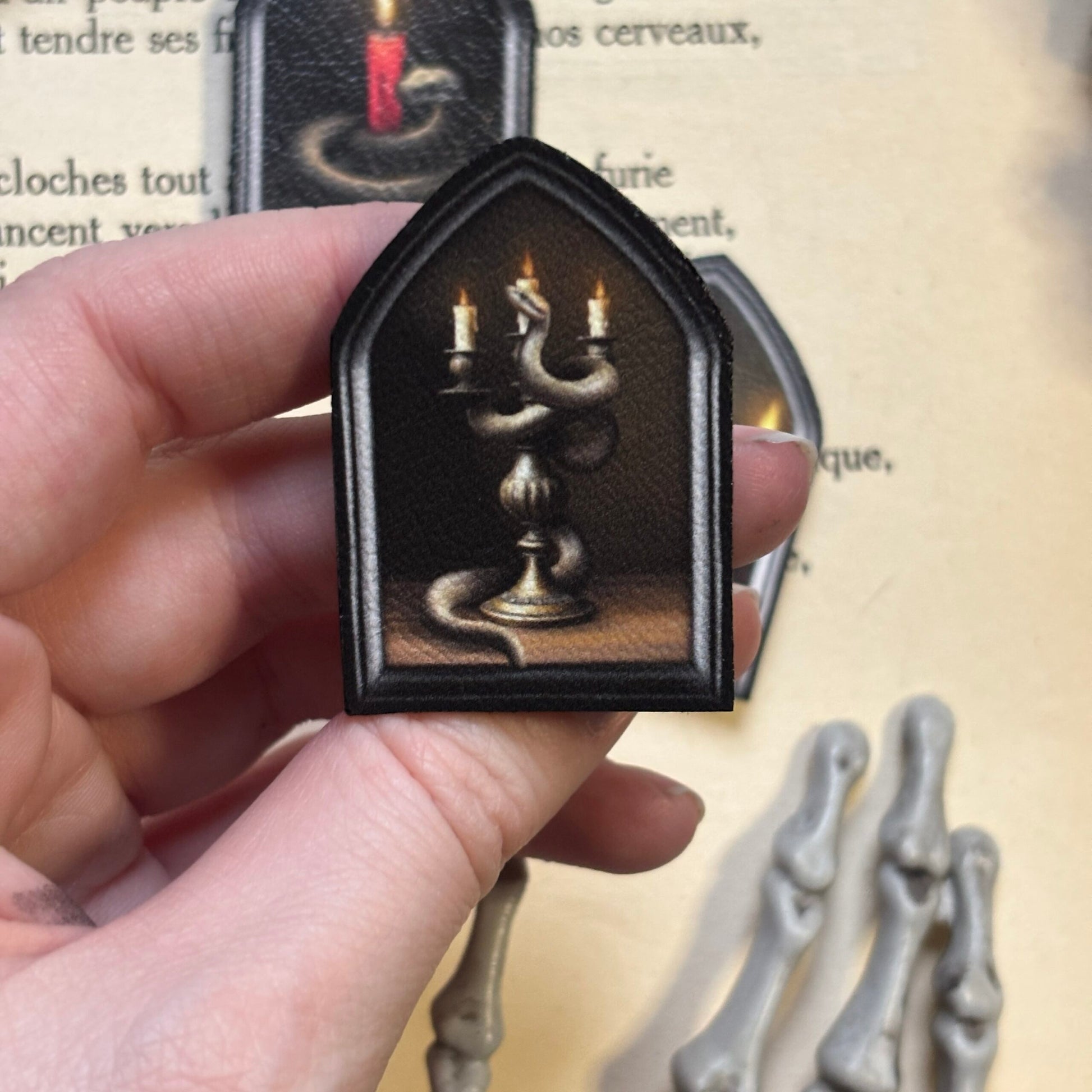 Magnet. Candélabre au serpent