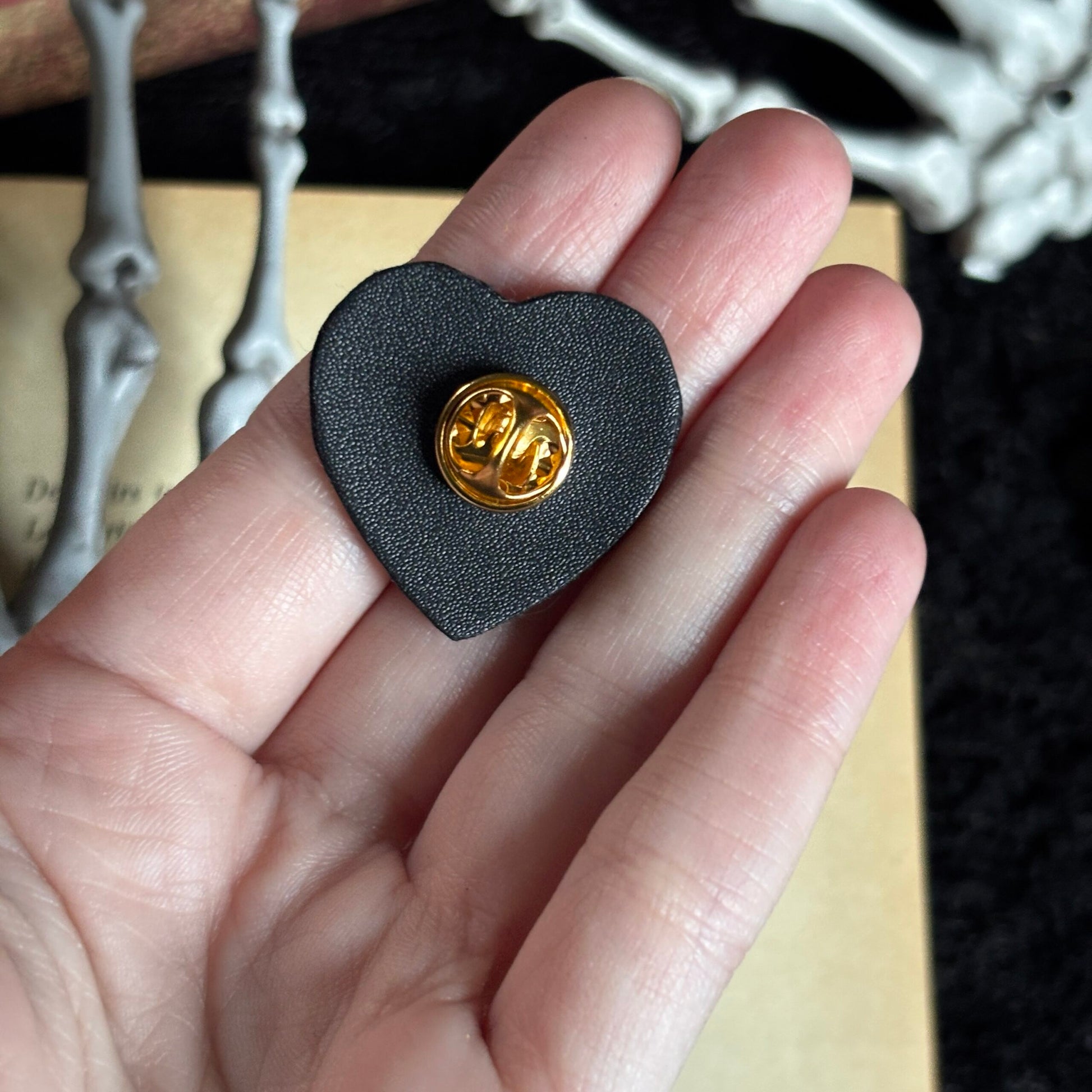 Pins. Intouchable