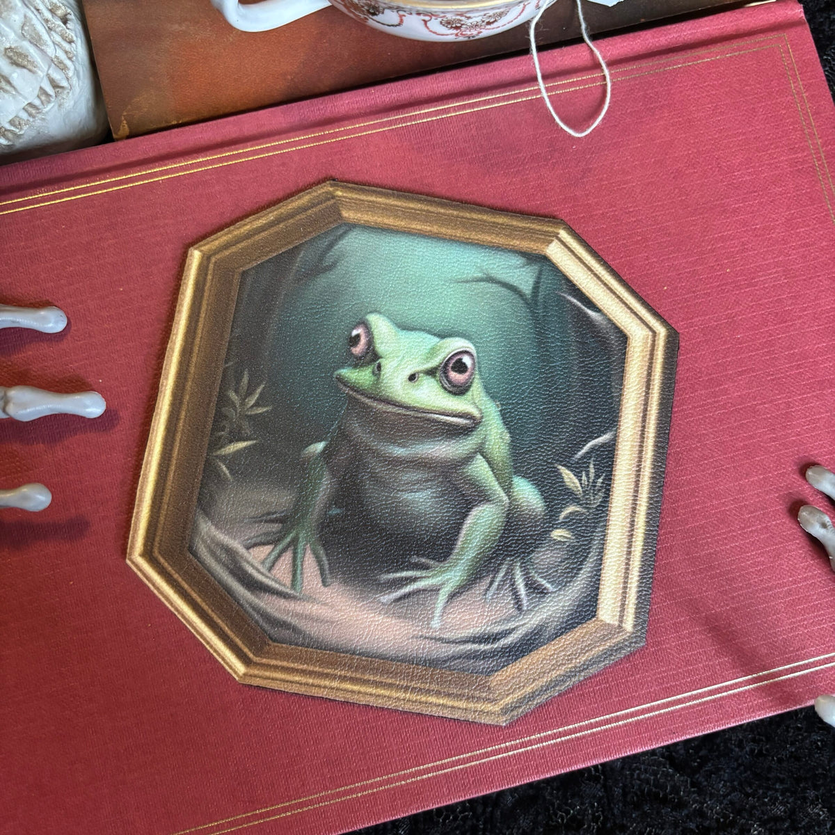 Sous Tasse. La lune de Grenouille