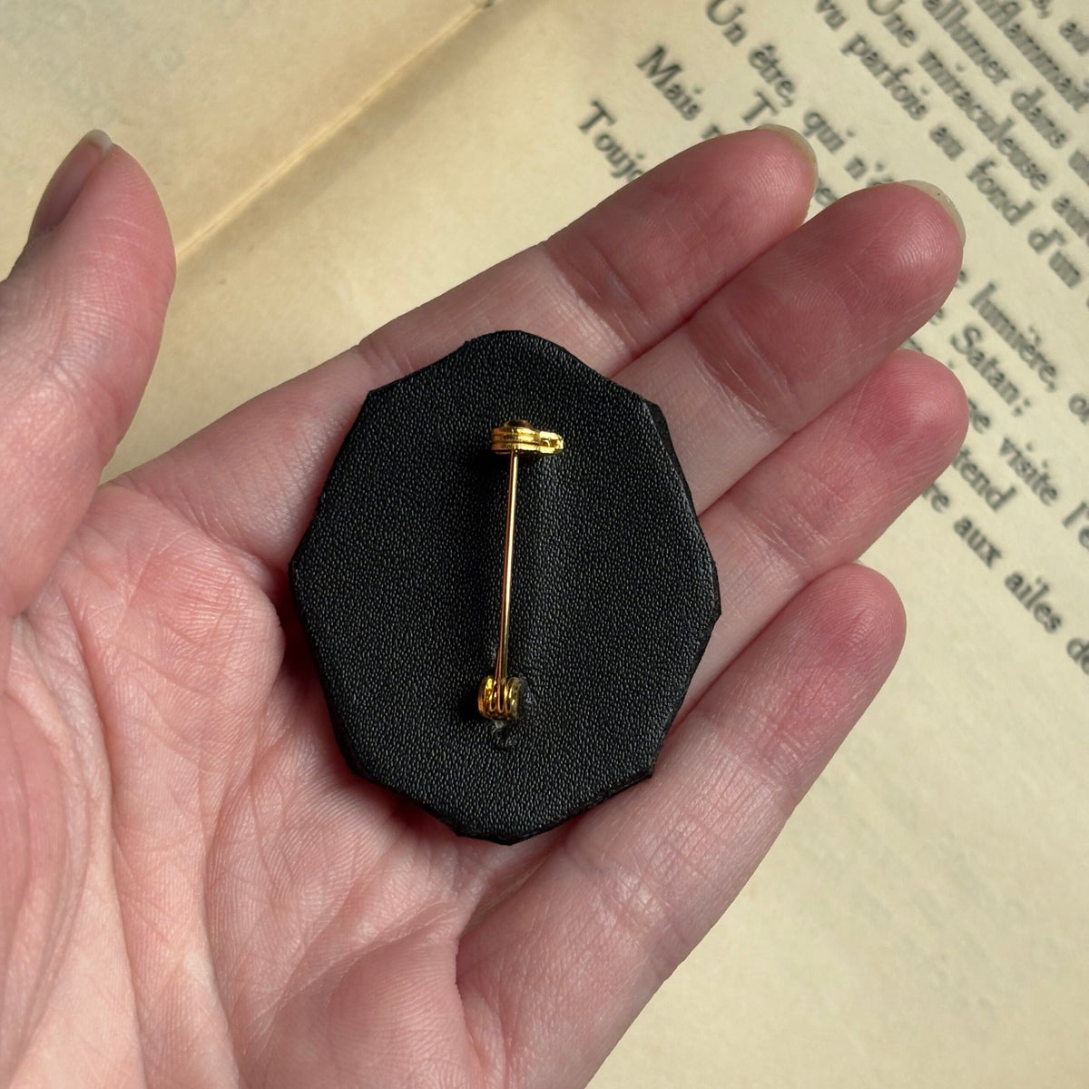 Broche. Rat de Bibliothèque