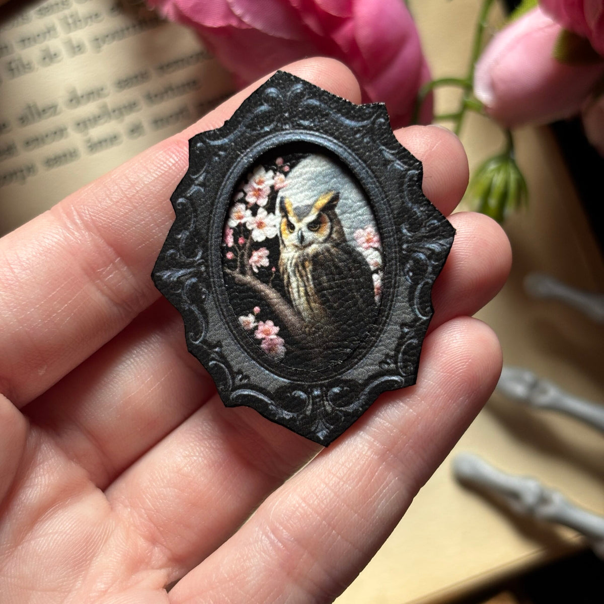 Broche. Une nuit sous les cerisiers