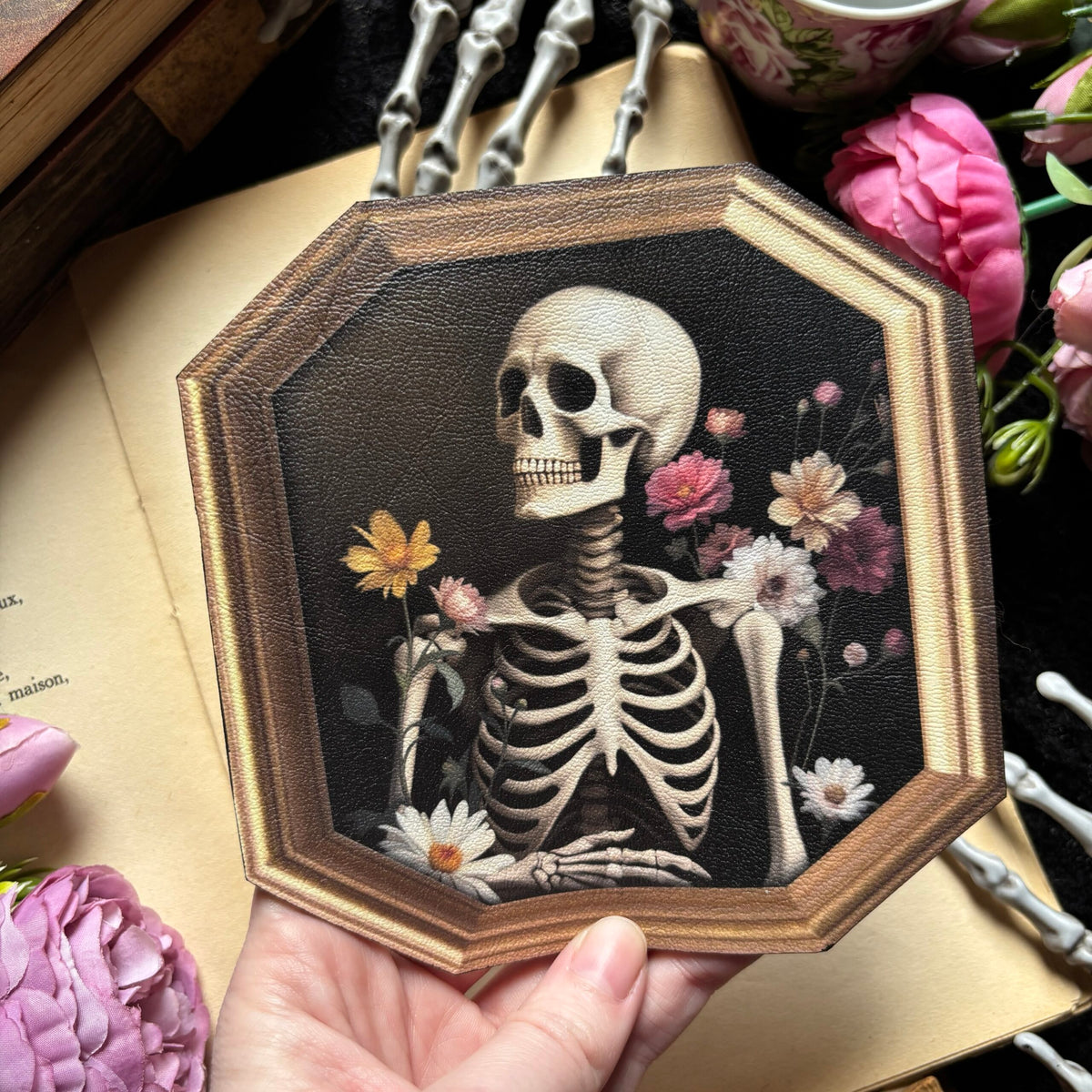 Sous Tasse. Comte aux fleurs