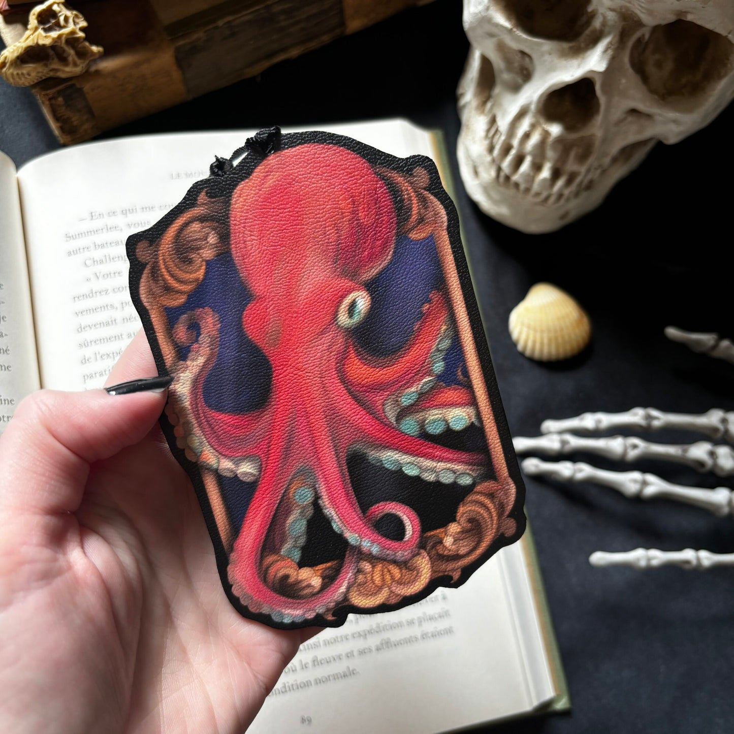 Kraken. Marque page, décoration. Tissu simili cuir