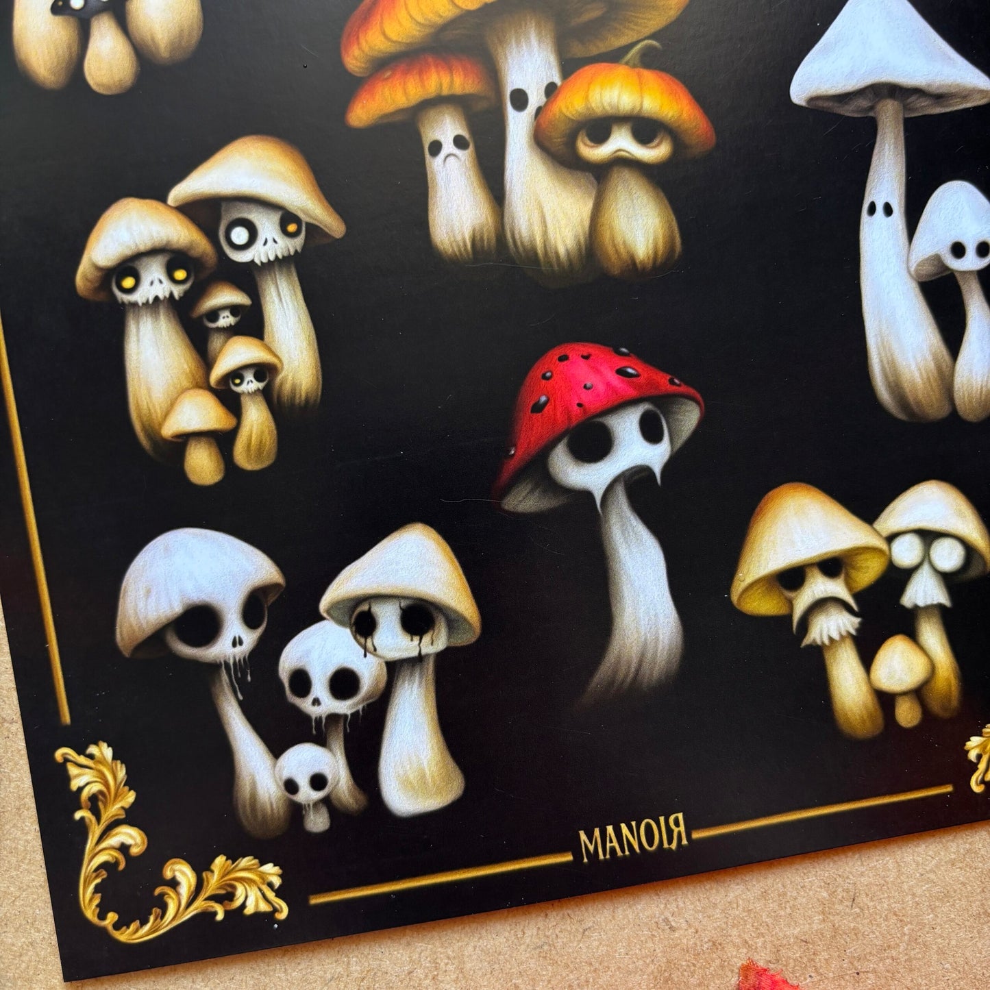 Champignons Curieux. Planche Illustrée, Forêt Sombre Enchantée. Impression A4