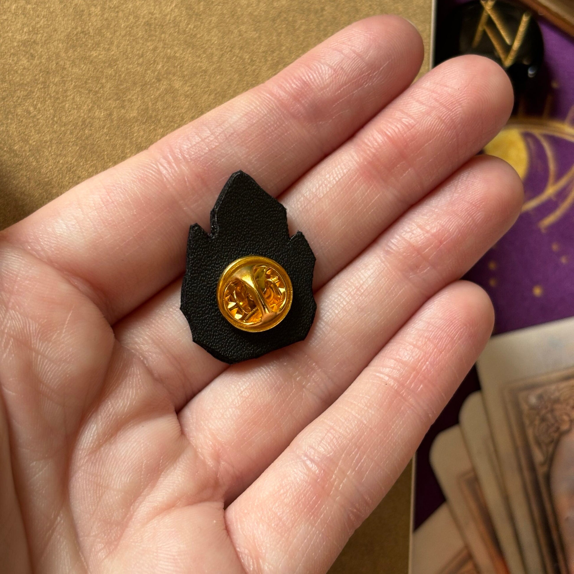 Mini Pins. Cristaux améthyste. Bijou.