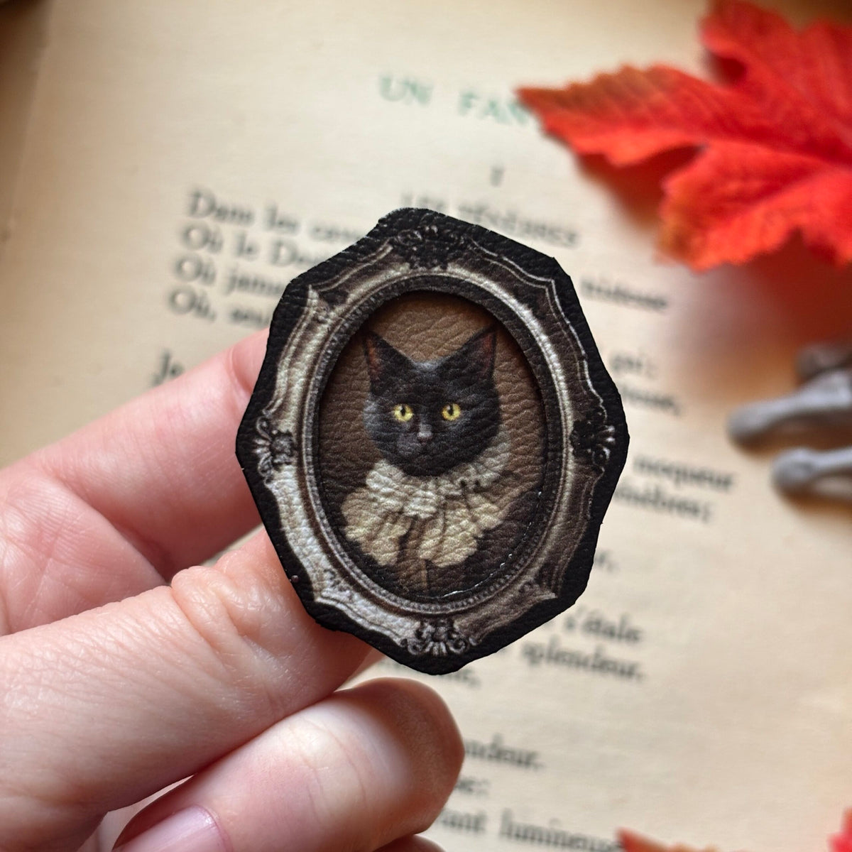 Broche. Grand-Mère Rose