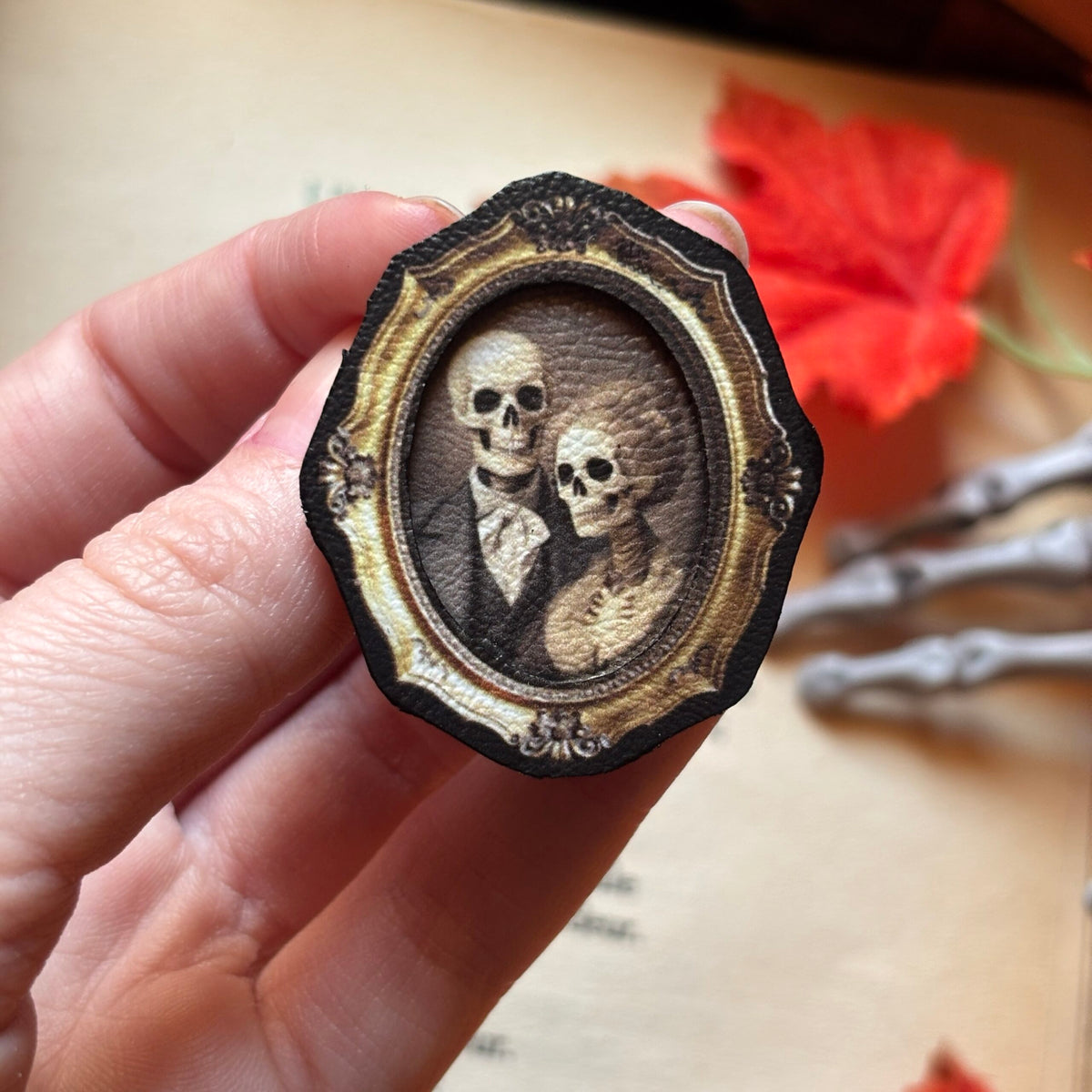 Broche. Les amants maudits
