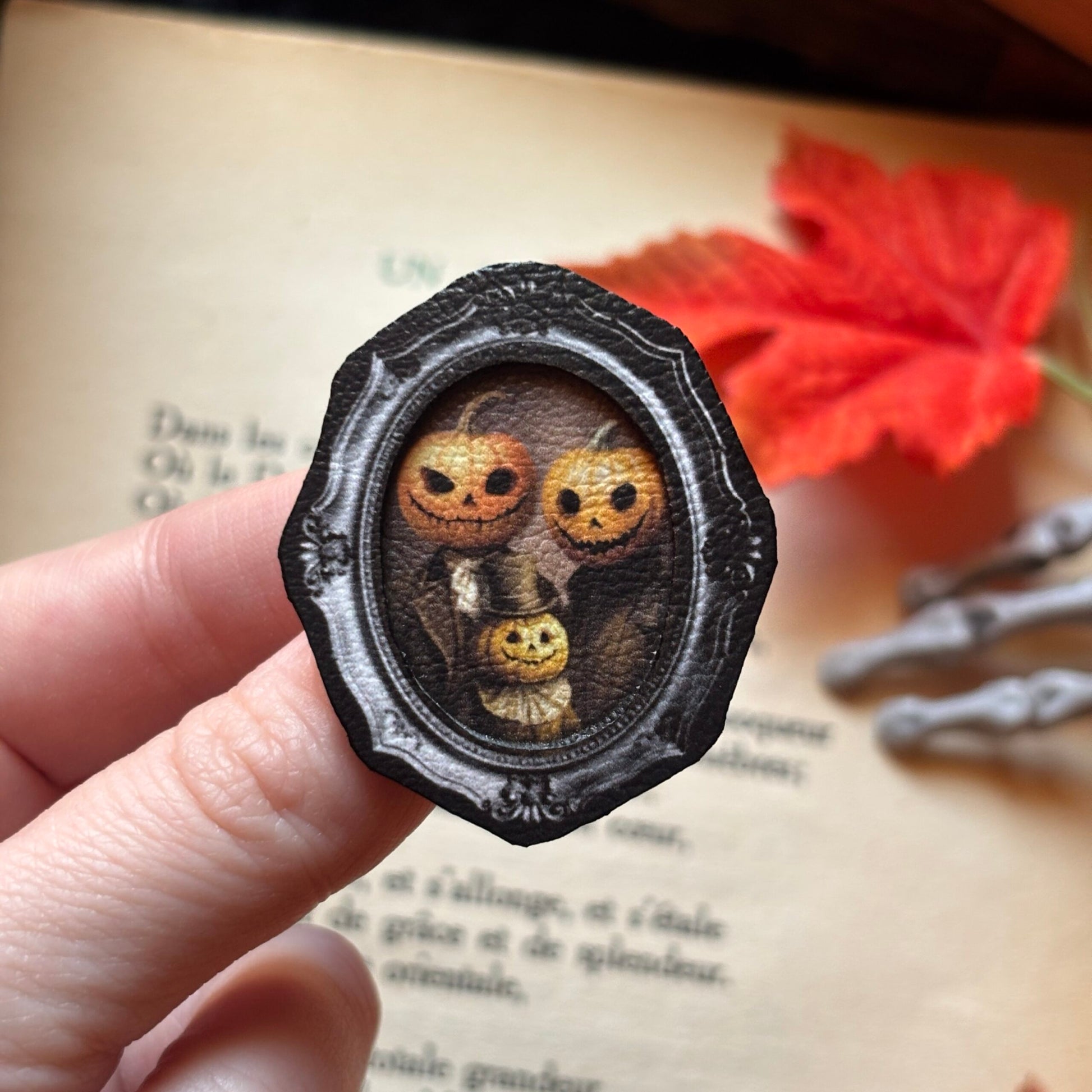 Broche. Portrait de famille citrouille