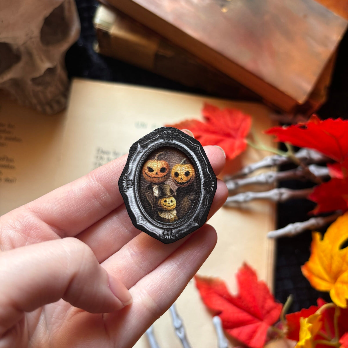 Broche. Portrait de famille citrouille