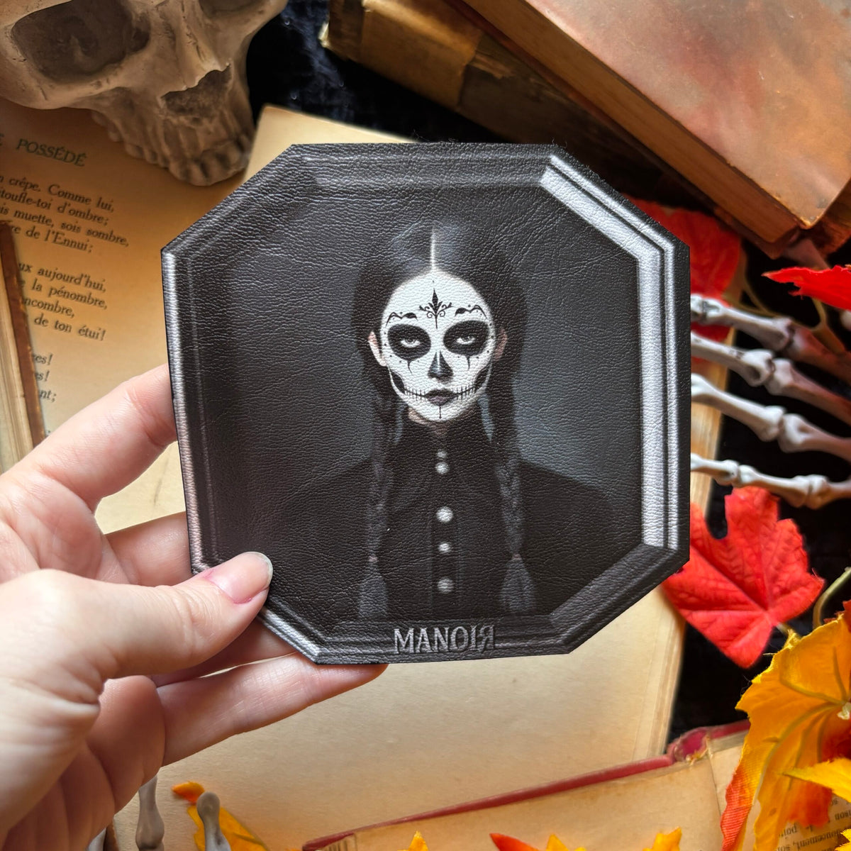 Sous Tasse. Portrait Díaddams de los Muertos
