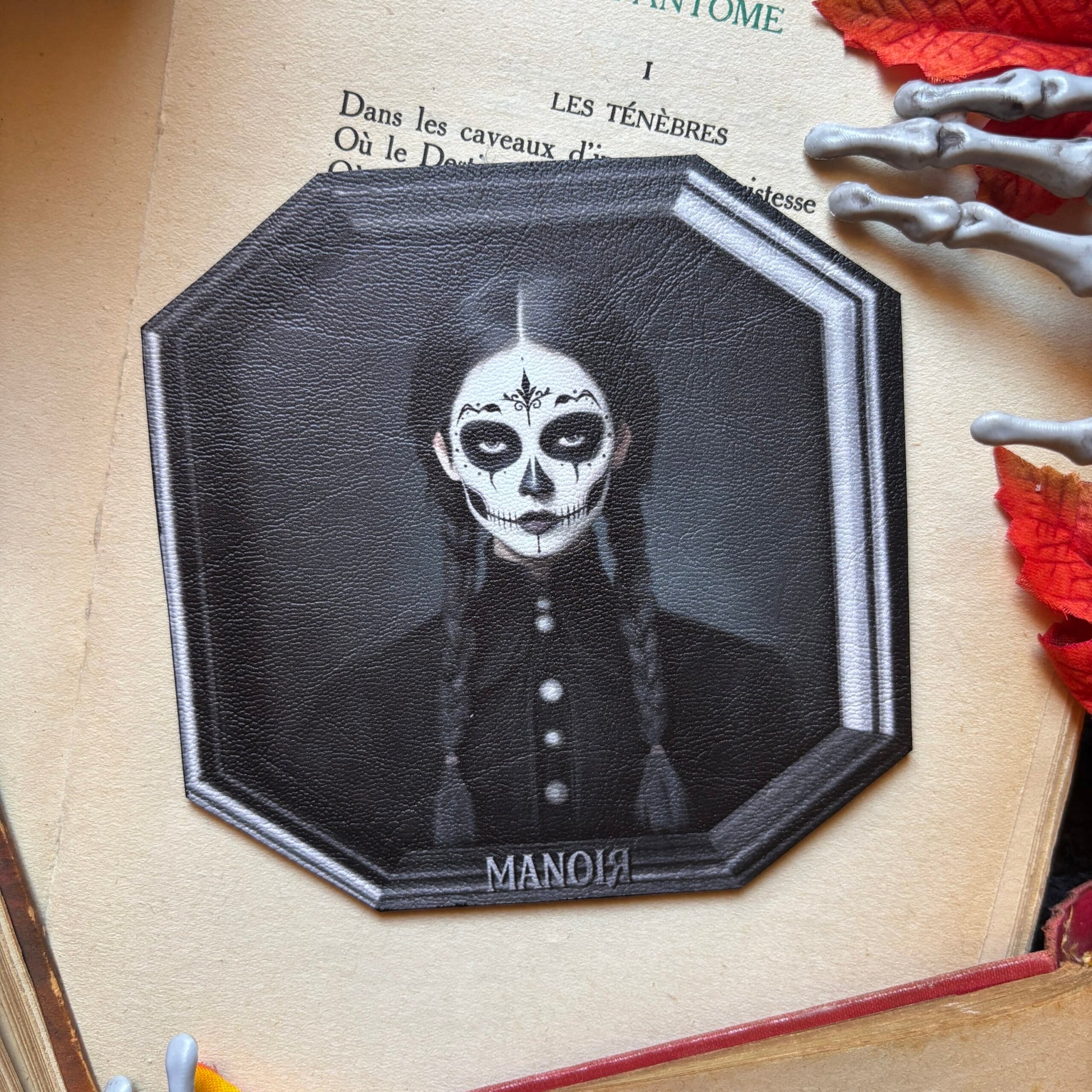 Sous Tasse. Portrait Díaddams de los Muertos