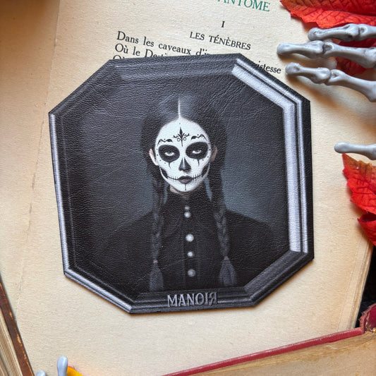 Sous Tasse. Portrait Díaddams de los Muertos