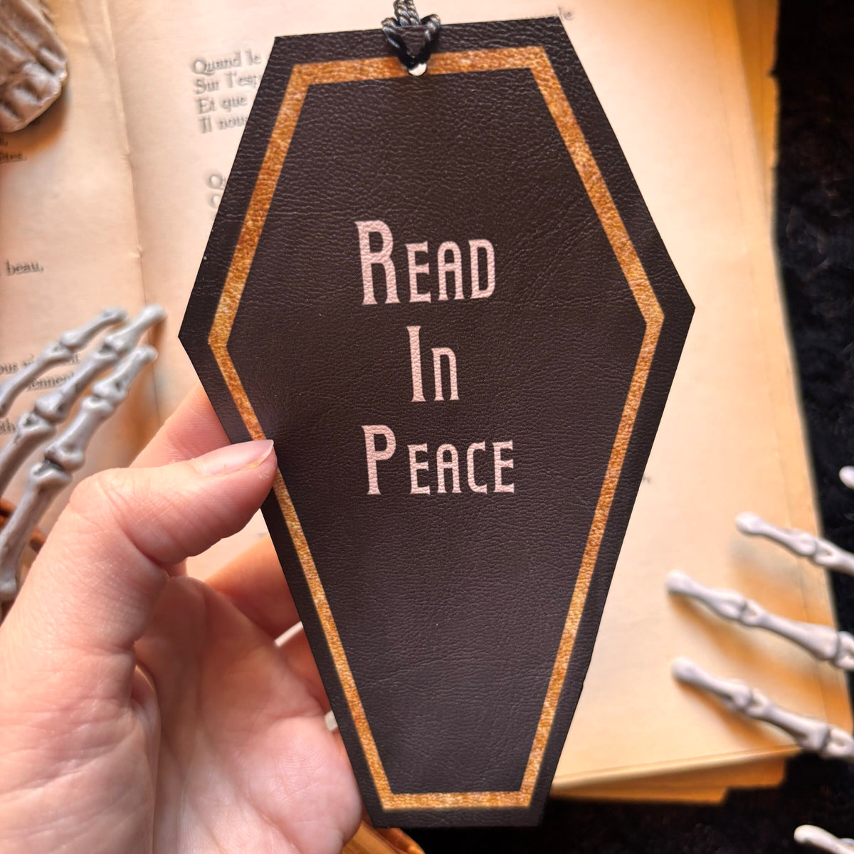 Read in Peace. Marque Page en forme de cercueil. Humour noir