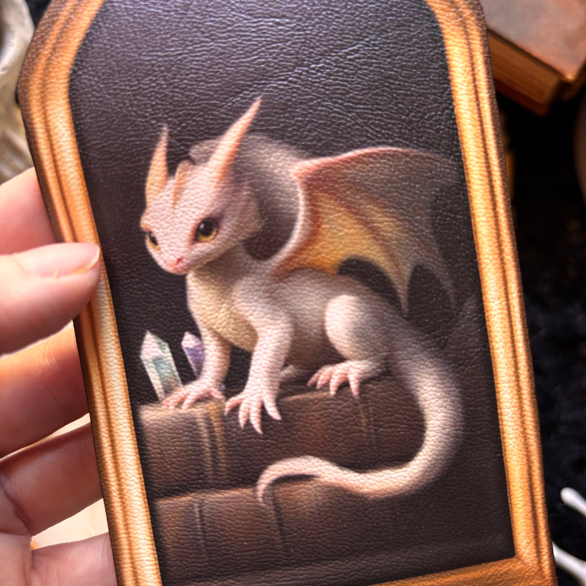 Le dragon de cristal . Marque Page dragon, dark academia