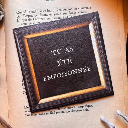 Sous-tasse gothique en simili cuir « Tu as été empoisonnée »