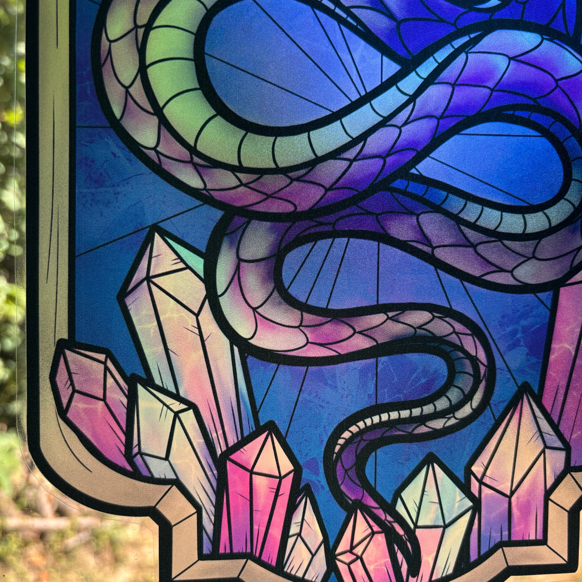 Venin d'améthyste. Sticker fenêtre vitrail. Serpent et cristaux. Décoration repositionnable à découper.