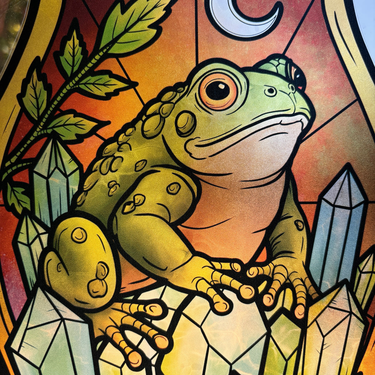 Crapaud d'émeraude. Sticker fenêtre vitrail. Crapaud lune et cristaux. Décoration repositionnable à découper