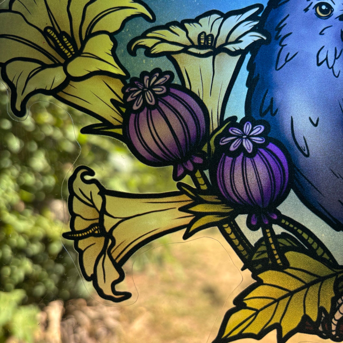 Poison. Sticker fenêtre vitrail. Corbeau, souris et fleurs toxiques. Décoration repositionnable à découper