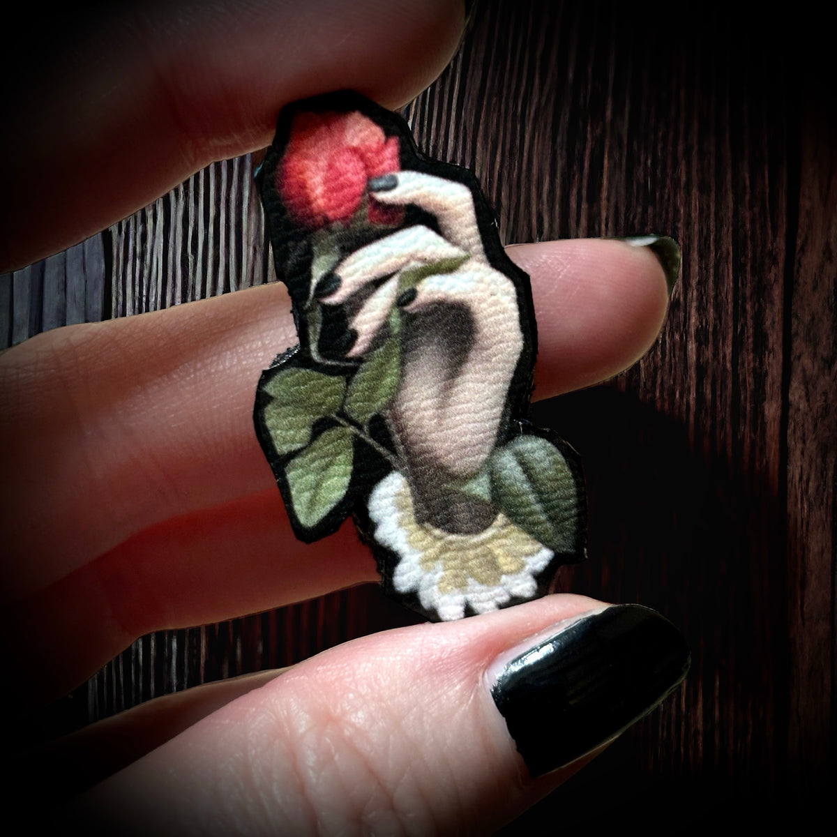 Pin's. Main Victorienne.