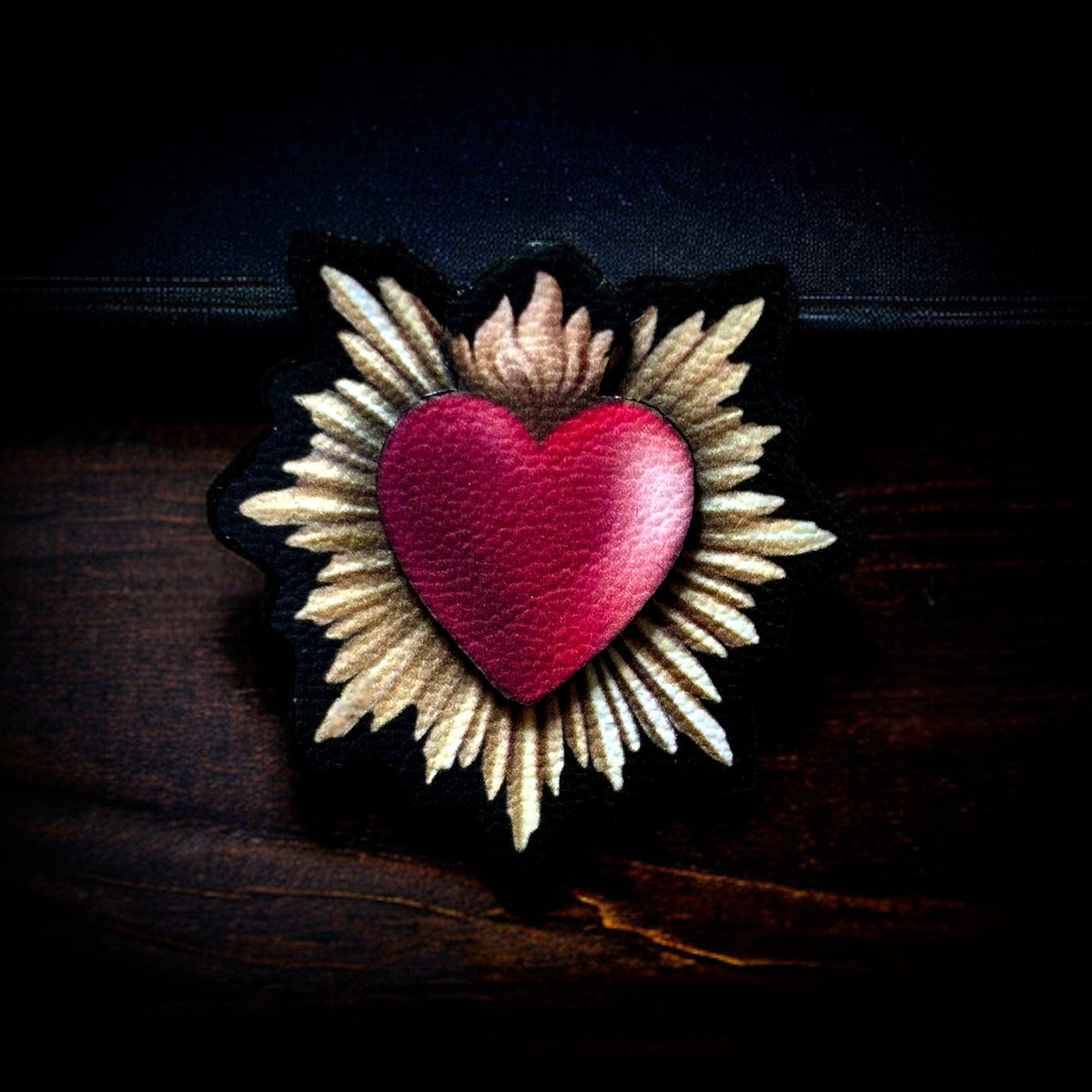 Broche. Sacré Cœur. Bijou, pins.