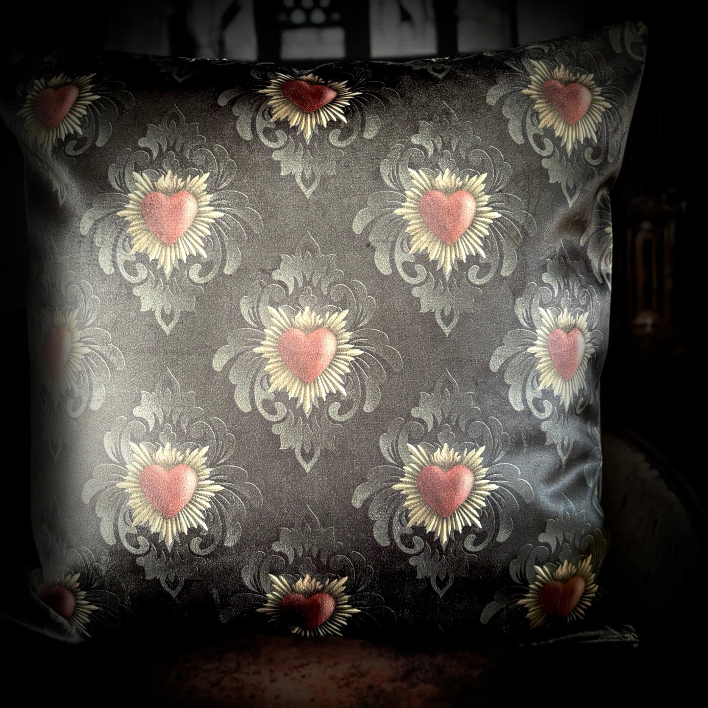 Madone Macabre. Housse de coussin