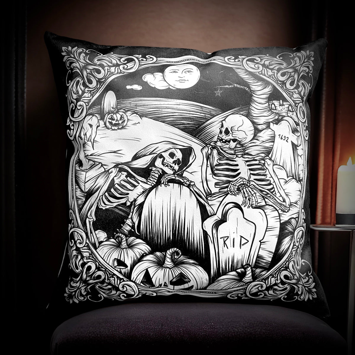 Le Cimetière. Housse de coussin