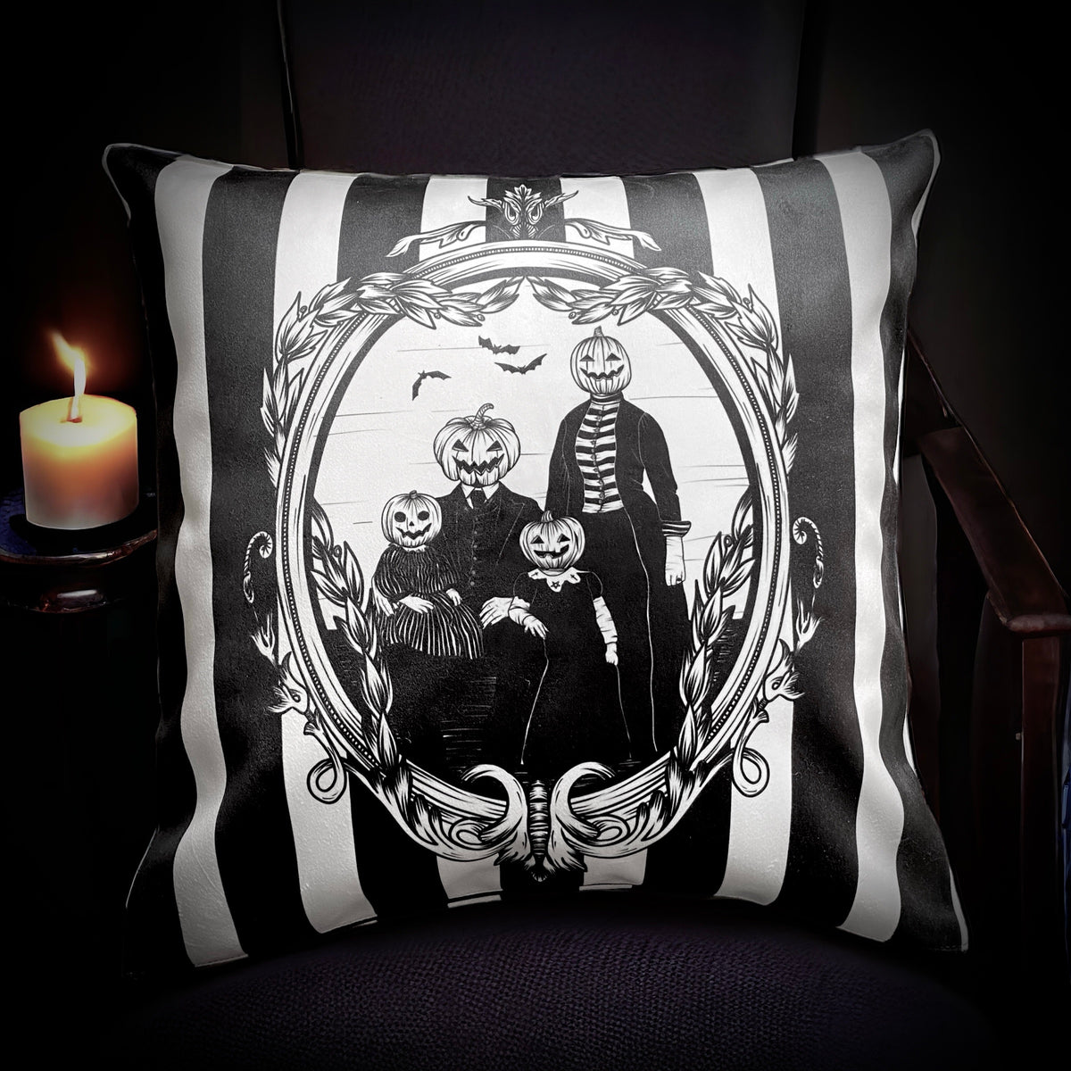 Family Portrait. Housse de coussin