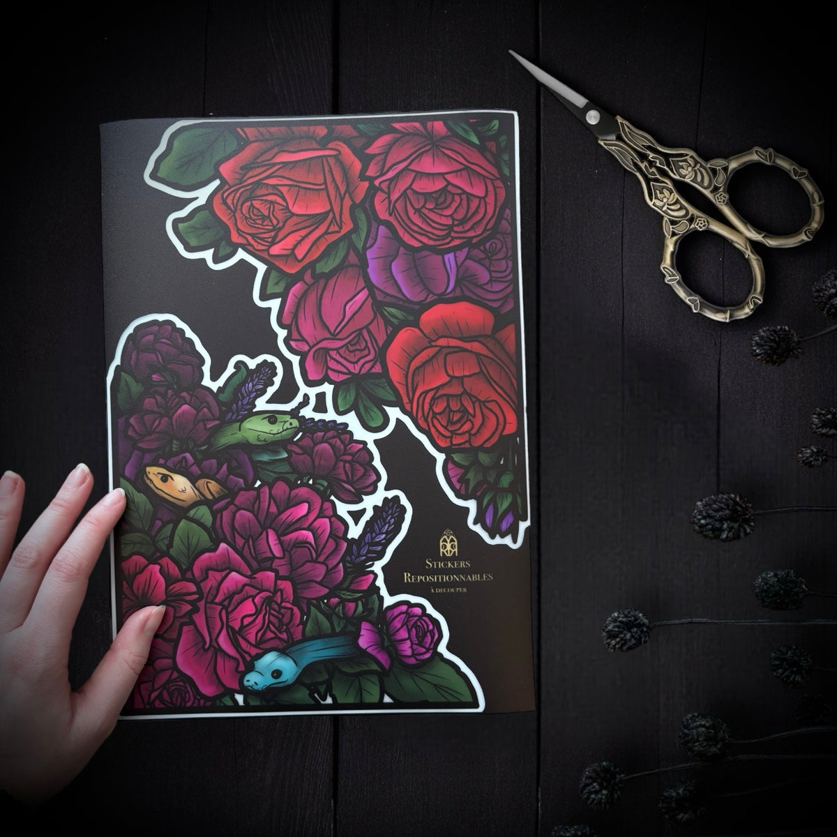 Du venin dans les roses. Sticker repositionnable. À assortir aux coins fleurs de cerisier. A4 à découper.