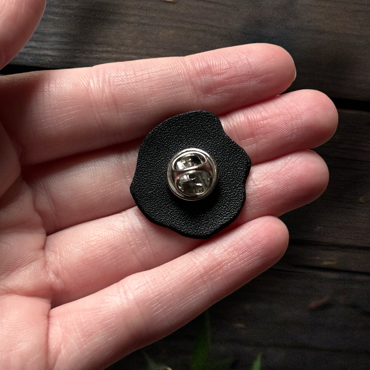 Pin’s. Pensée. Bijoux de col, sac, pull