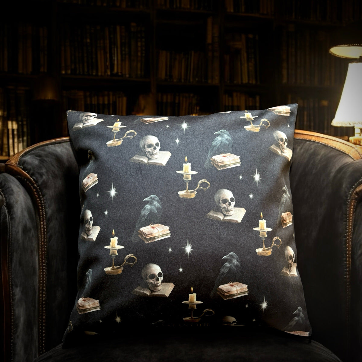 À la bibliothèque. Housse de coussin