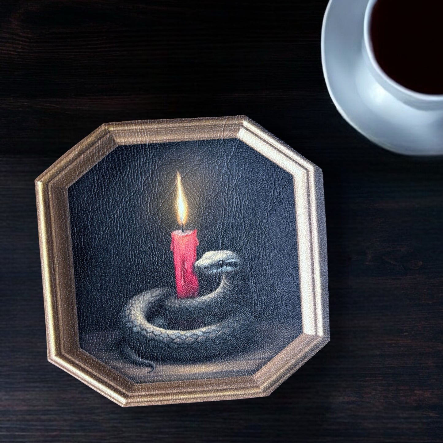 Sous Tasse. Bougie Venimeuse